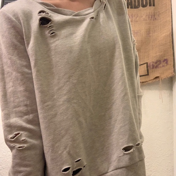 🤍 grey hole crew neck sweater 🤍 - Picture 3 of 4
